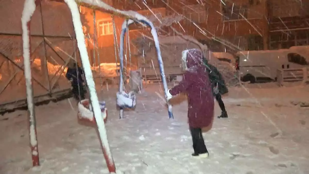 İstanbul'da kar yağışı gece boyu sürdü