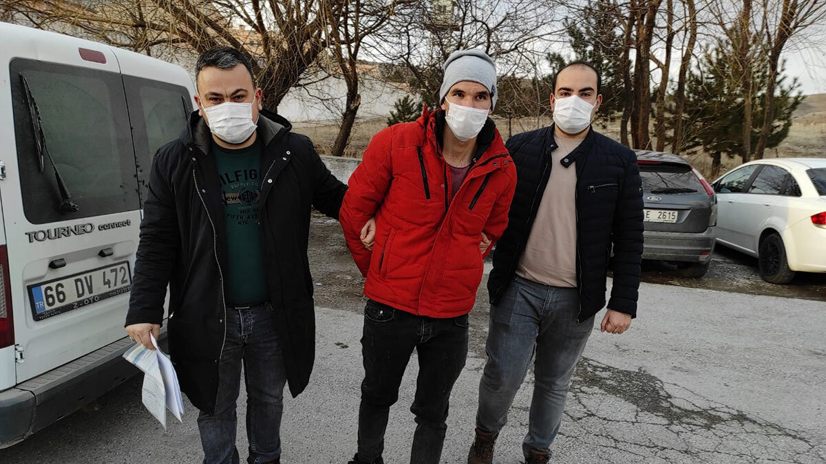 İstediği ilacı yazmayan doktoru darbetti