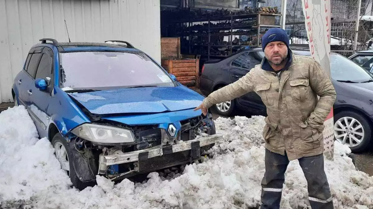 Kocaeli'de 4 gün etkili olan kar yağışı sonucu çok sayıda kaza meydana geldi. Hasar gören araçlar kaportacılarda yoğunluk oluşturdu.
