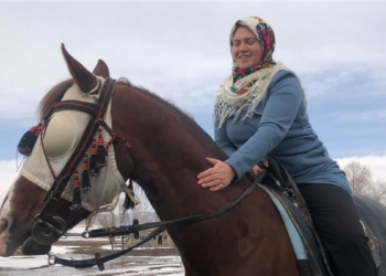 Kars'ta at binen Rus Olga cirit atmayı öğrenecek