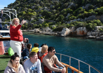 Kekova'da yazı aratmayan görüntüler yaşanıyor