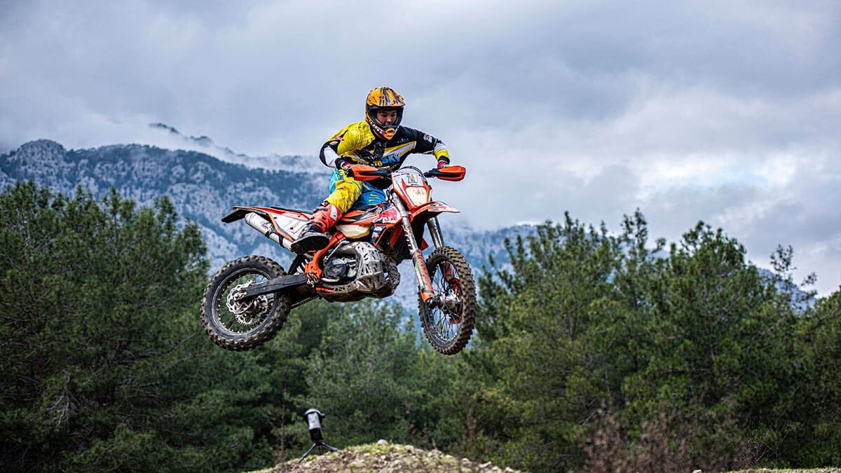 Kemer'de yeni turizm trendi; enduro motosiklet eğitimi