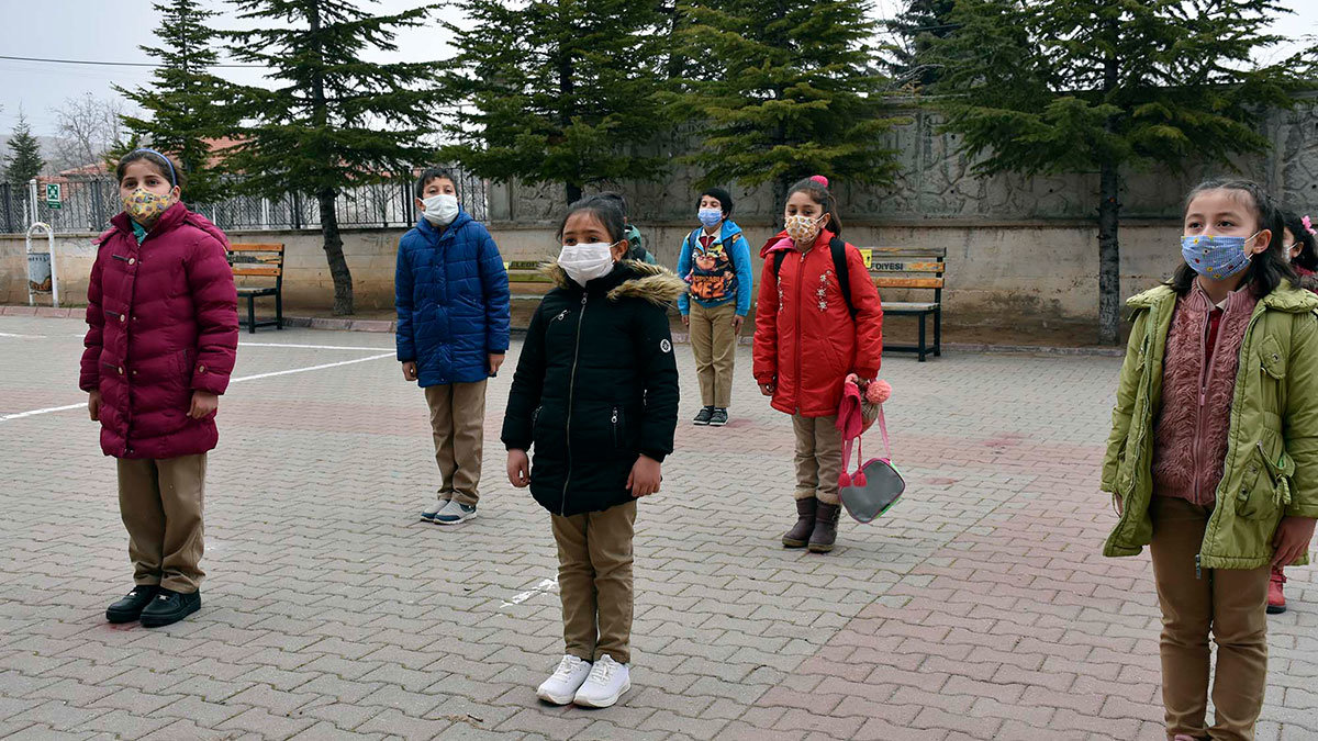 Köy okullarında yüz yüze eğitim başladı