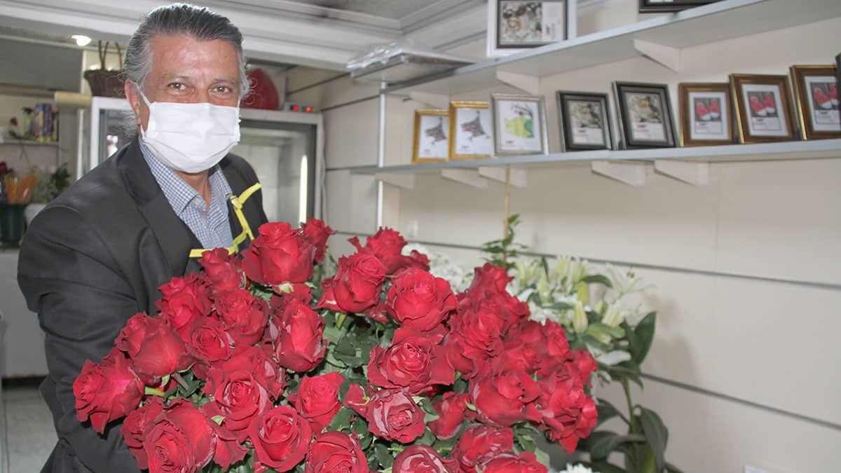 Kırmızı gül serada 2.5 lira, çiçekçide 20 lira