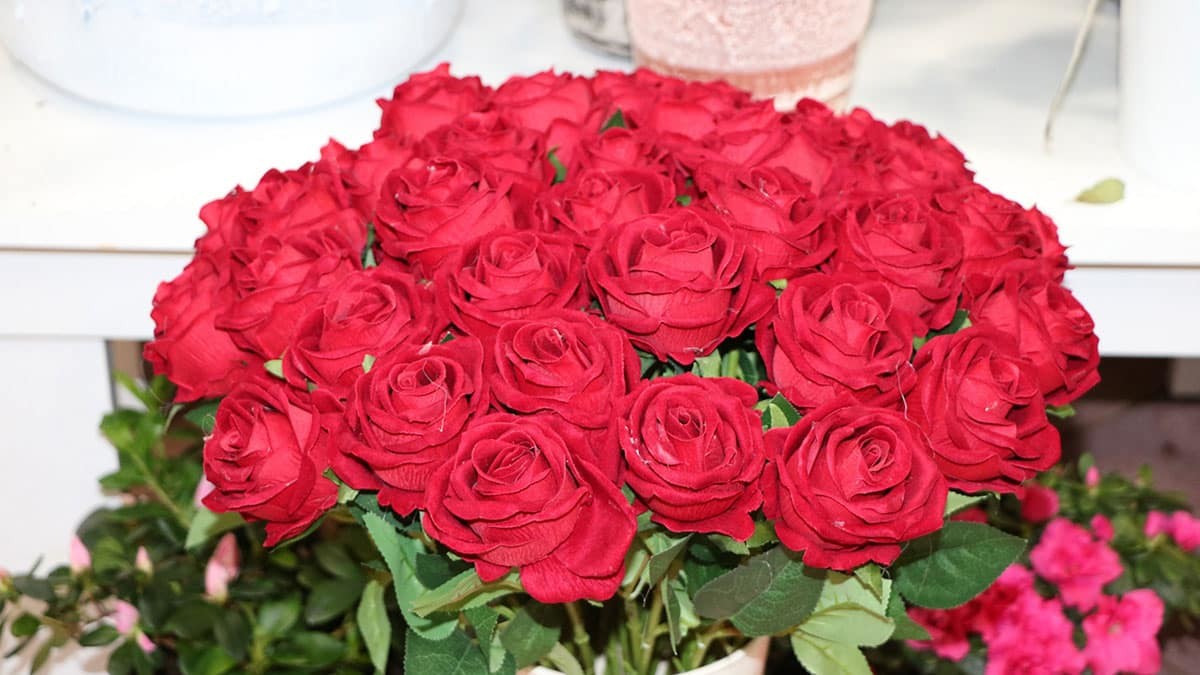 Sevgililer Günü için çiçekçiler hazırlıklarını tamamladı