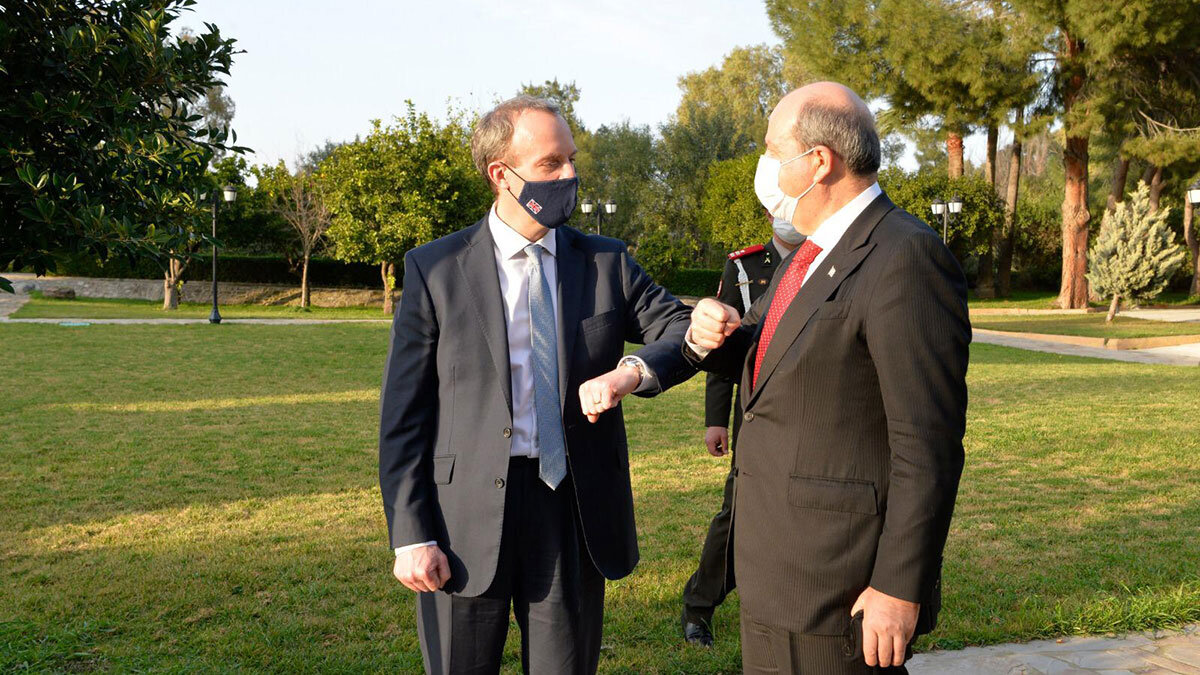 Dominic Raab, Ersin Tatar'ı ziyaret etti