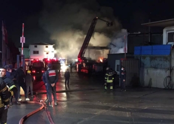 Kocaeli'de geri dönüşüm fabrikasında yangın çıktı