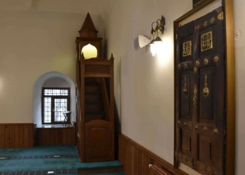 Aliağa Camii'nin 300 yıllık kapısı sergiye açıldı