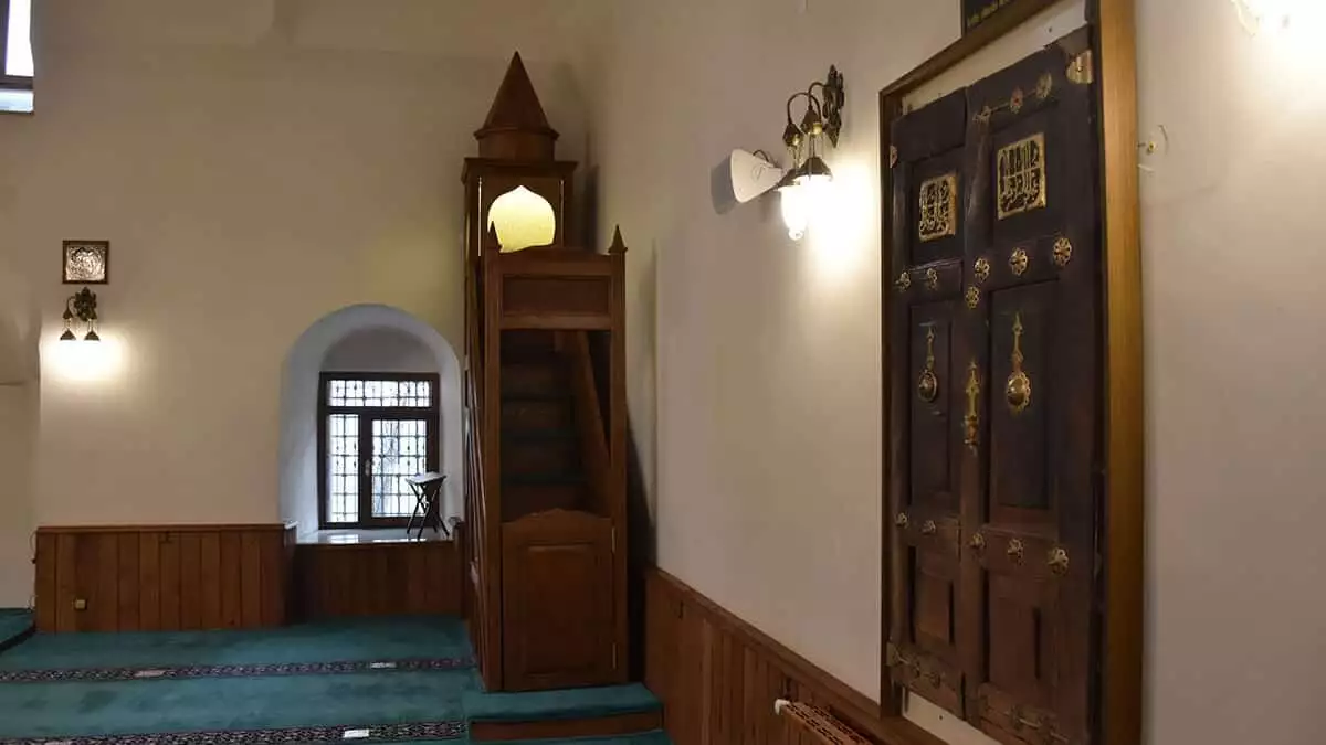 Aliağa camii'nin 300 yıllık kapısı sergiye açıldı