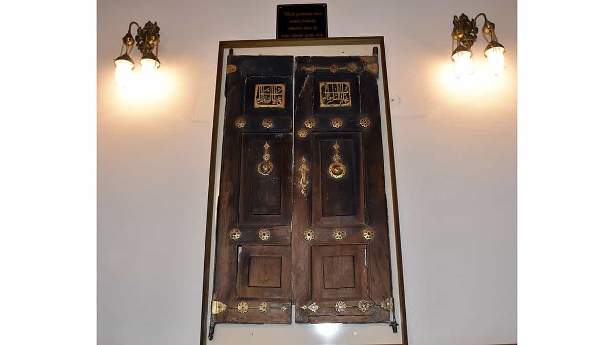 Aliağa Camii'nin 300 yıllık kapısı sergiye açıldı