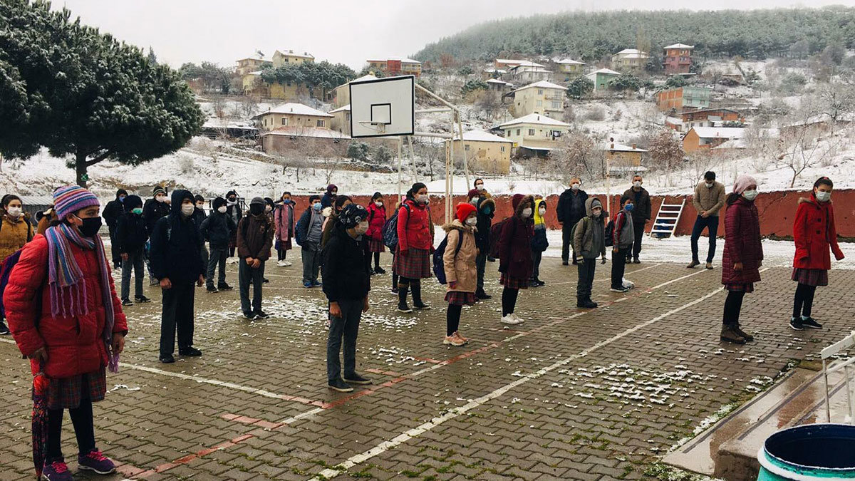 Kula'daki köy okullarında eğitim başladı