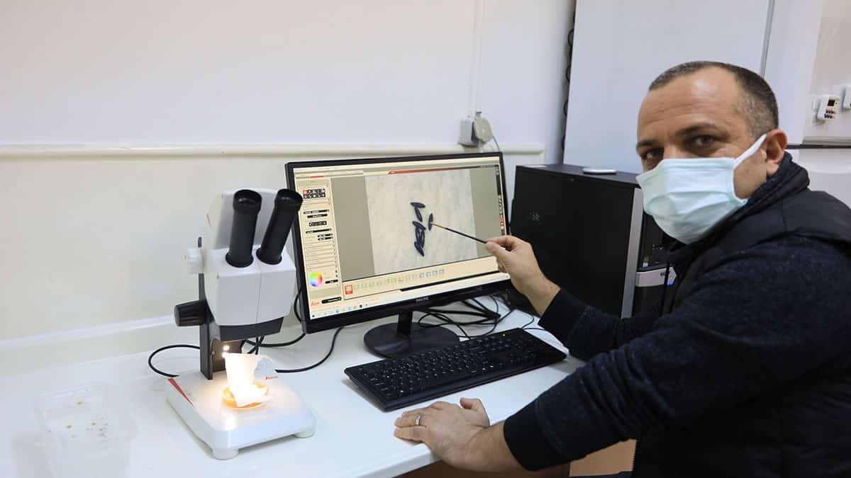 Prof. Dr. Hüseyin Çetin, kuraklık ve yağış azlığı nedeniyle çevrede oluşan durağan su birikintilerinin sivrisinek popülasyonunu artırdığını söyledi.