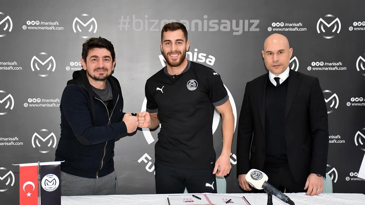 İki futbolcuyla 2,5'ar yıllık sözleşme imzalandı.