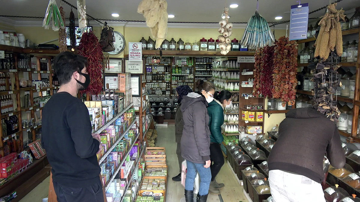 Muğla'nın Marmaris ilçesinde, bulunan ve halk arasında ölümsüzlük mantarı olarak adlandırılan ‘Reishi Mantarı’nın aktarlarda kilosu 5 bin liraya çıktı.