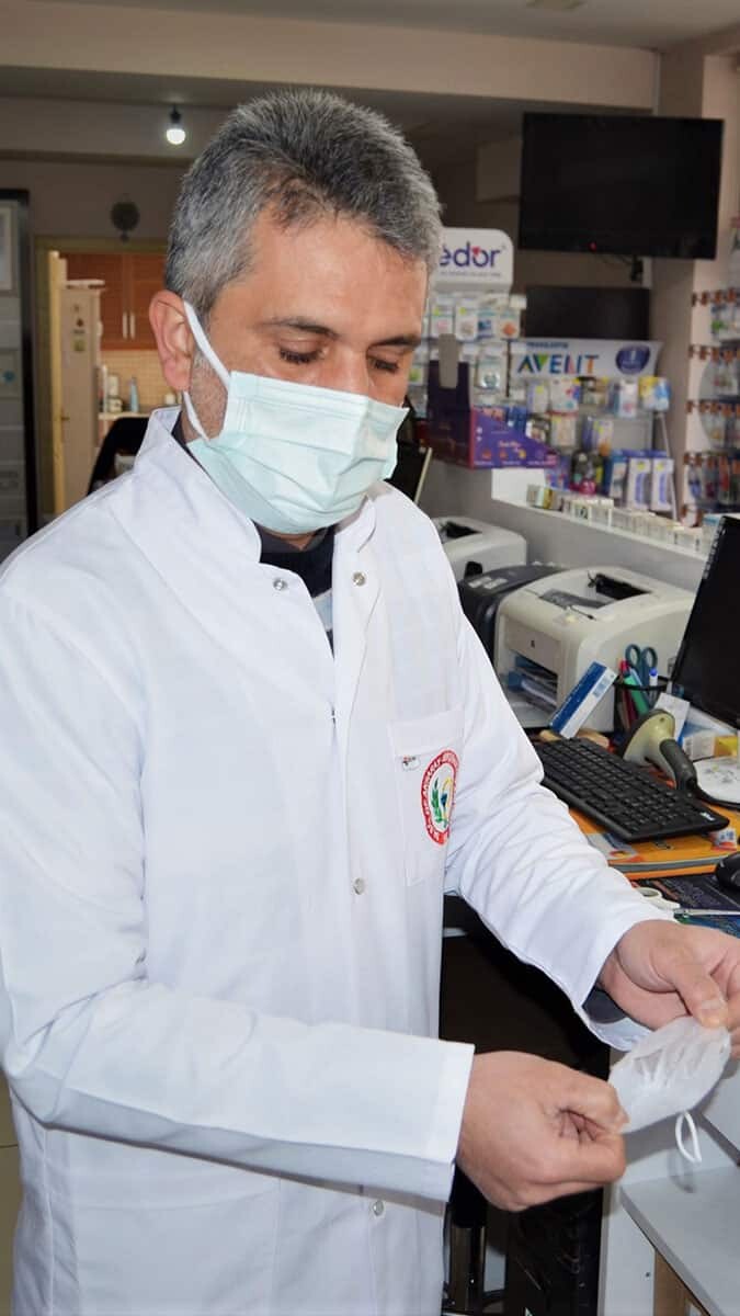 Merdiven altı üretilen maskeleri vatandaşlarımız taktığı zaman koruduğunu zannediyor; maalesef koronavirüs hastalığına yakalanmasına sebep oluyor.