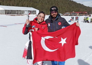 Milli kayakçı Sıla Kara'dan bronz madalya