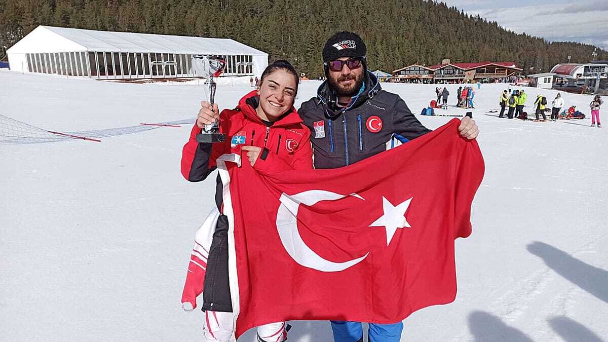 Milli kayakçı Sıla Kara'dan bronz madalya