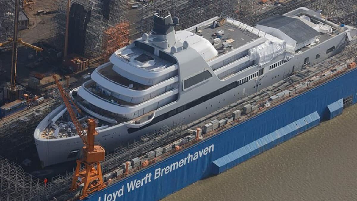 Roman Abramovich'in 430 milyon sterlinlik süper yatı