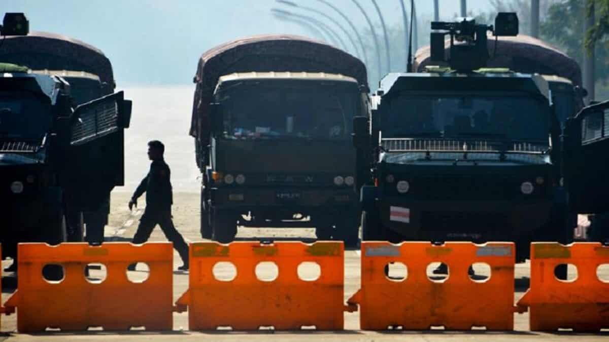 Myanmar'da Facebook'a erişim engeli