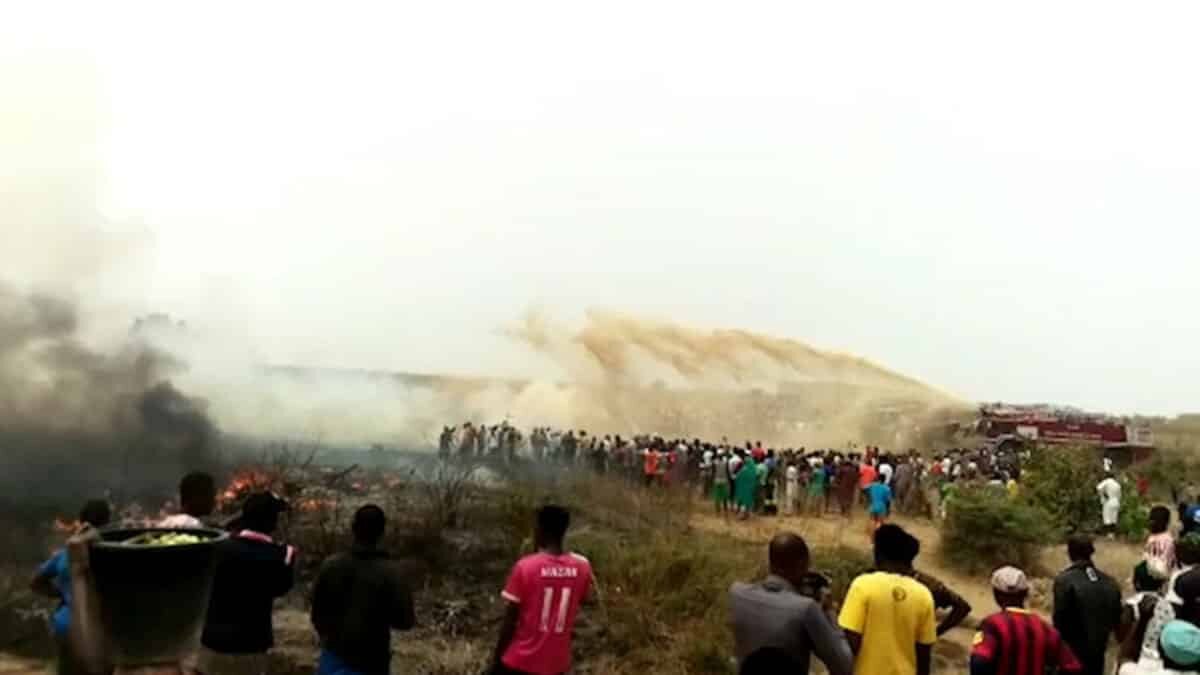 Askeri uçak düştü