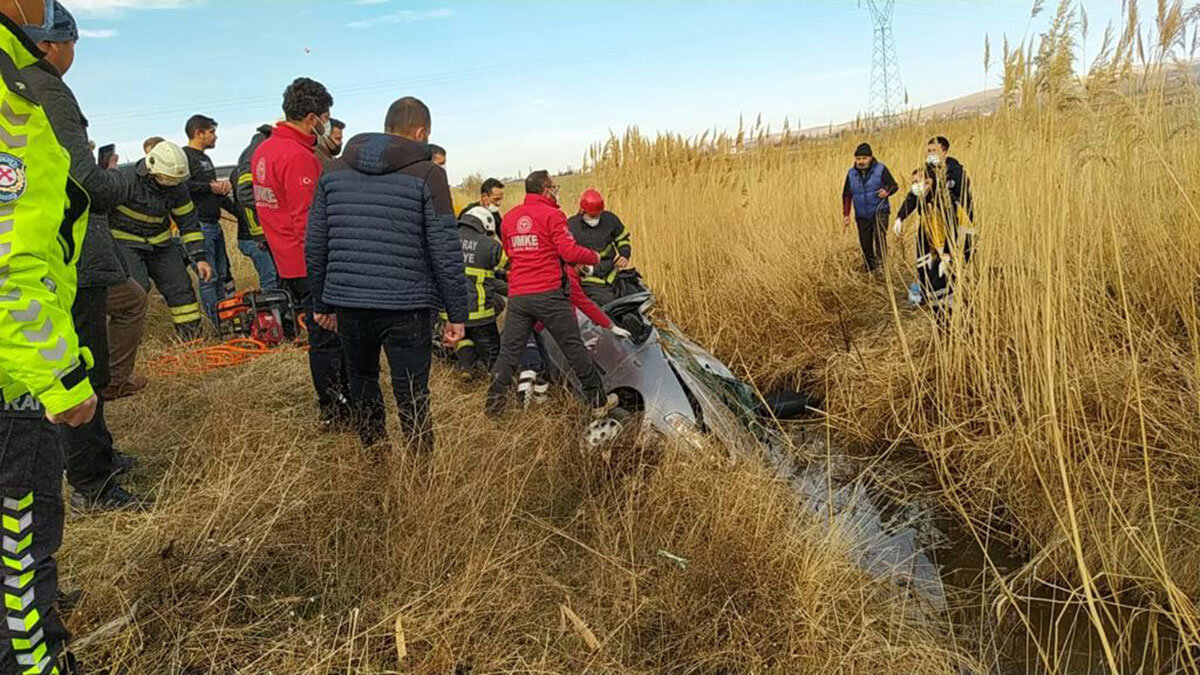 Sulama kanalına düşen otomobilin sürücüsü öldü