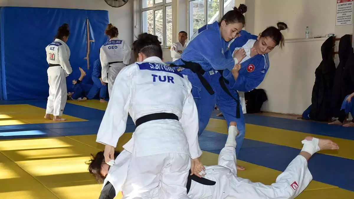 Ozel kadin judo milli takimi edirnede olimpiyatlara hazirlaniyor 6253 dhaphoto3 - spor haberleri - haberton