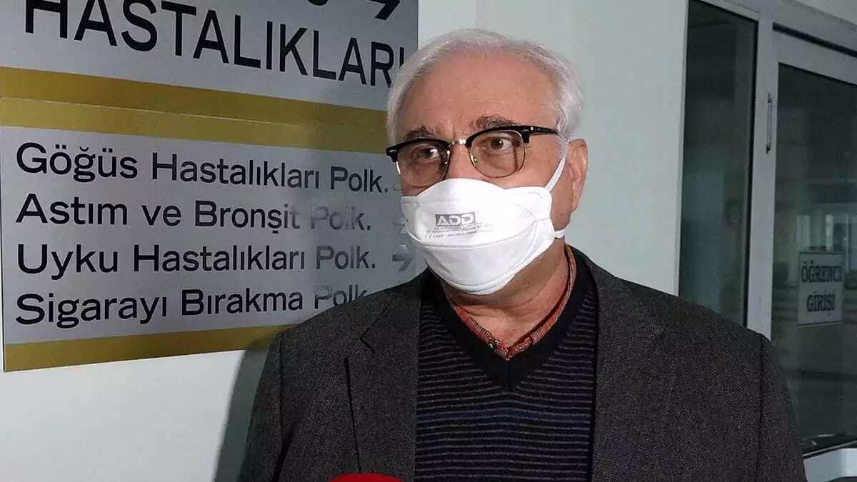 Özlü, "hastalık alışık olduğumuz seyirde devam etmiyor. 6 aya kadar varan sürelerde hastalığın belirtilerini taşımaya devam ediyorlar"