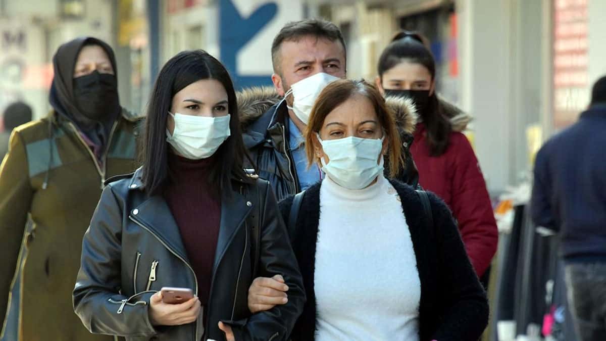 Koronavirüs salgınında üçüncü dalganın eşiğindeyiz