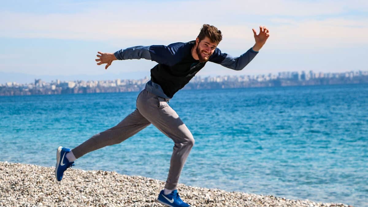 Rekortmen atlet Yasin Süzen işitme engelliler milli takımıyla şampiyonluklar yaşayan dünyadaki ilk ve tek sporcu unvanına sahip.