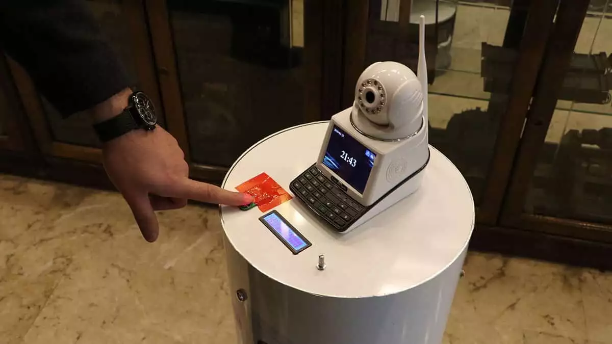 Şanlıurfa’da sağlık çalışanlarına göbeklitepe robotu desteği