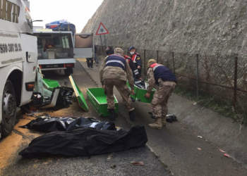 Şanlıurfa'da yolcu otobüsü kamyona arkadan çarptı: 3 ölü