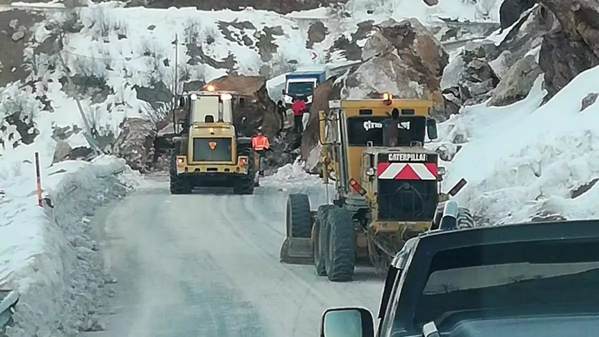 Şemdinli- yüksekova kara yolu ulaşıma kapandı