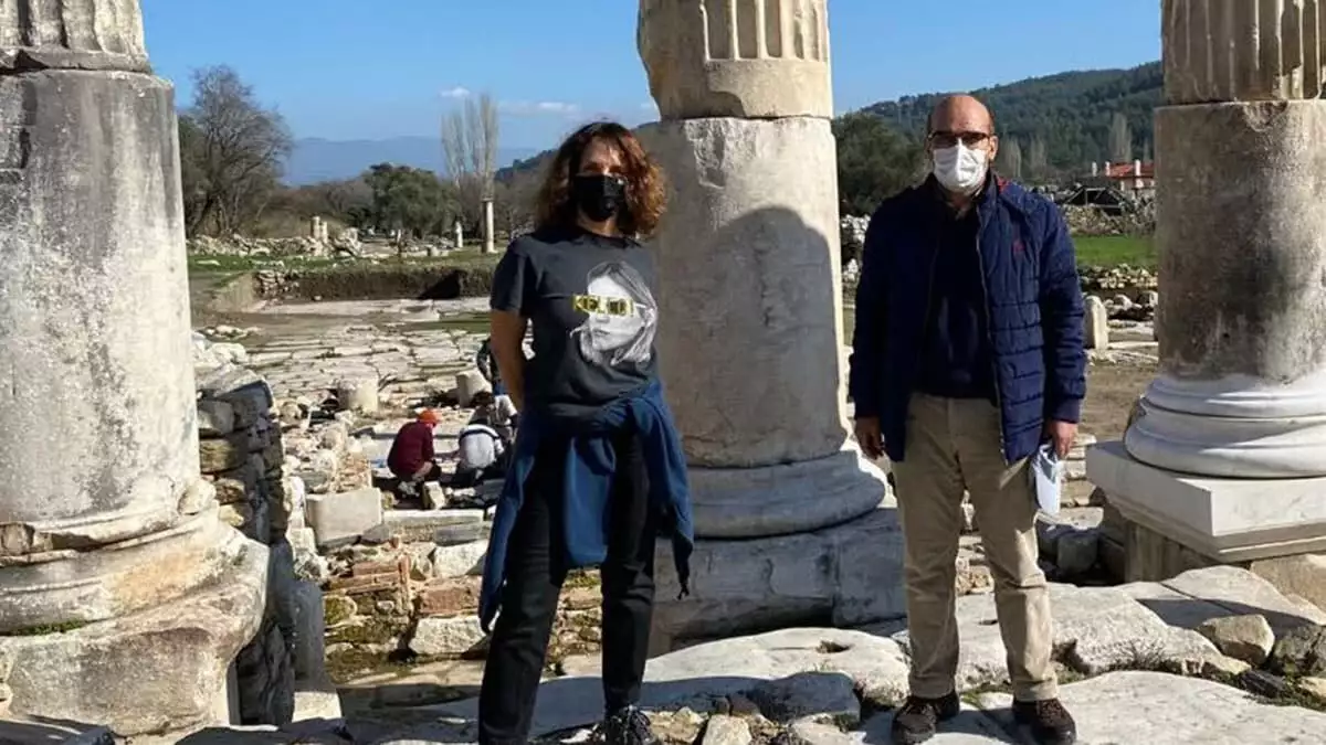 Sertab erener stratonikeia antik kenti'ni ziyaret etti