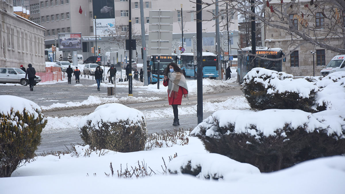 916 yerleşim yerinin yolu ulaşıma kapandı