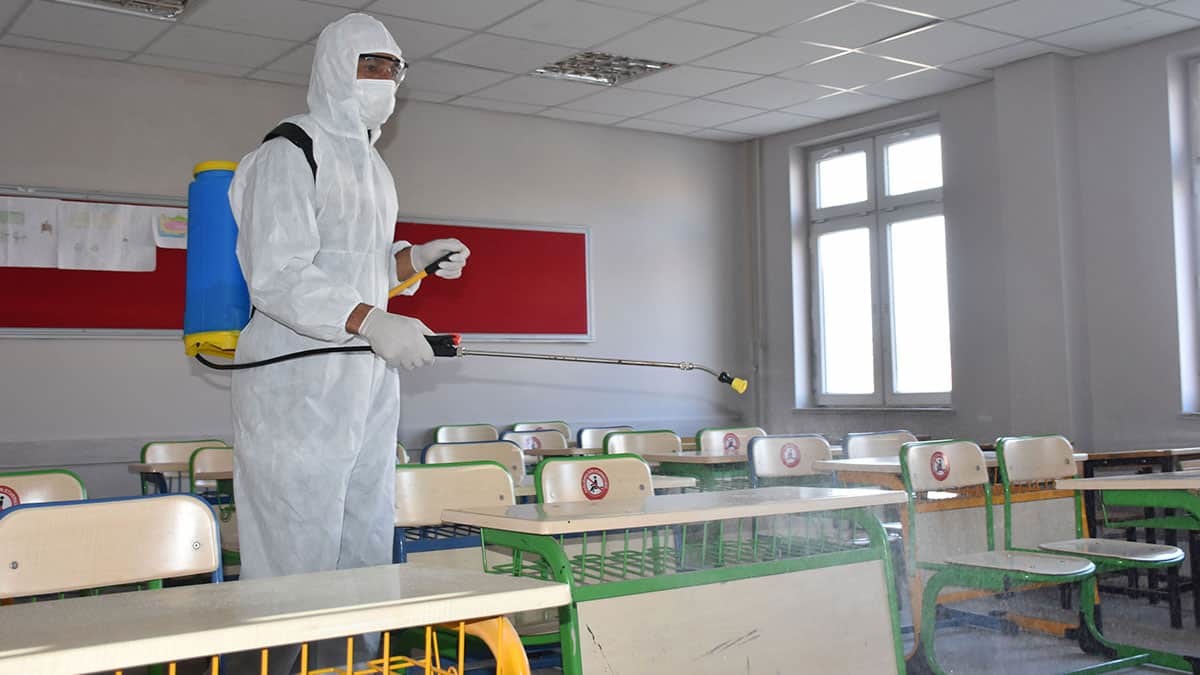 Milli Eğitim Bakanı Ziya Selçuk'un 15 Şubat'ta okulların açılacağını duyurmasının ardından Sivas'ta köy okullarında açılış heyecanı başladı.