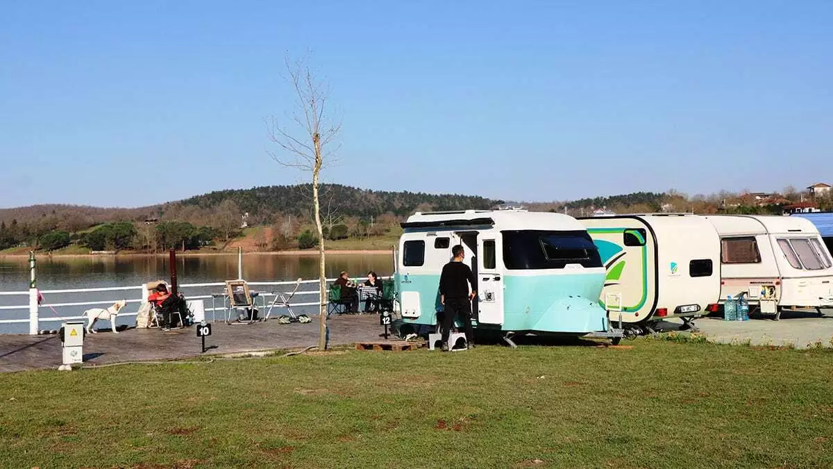 Karavan tutkunları eşsiz doğanın keyfini çıkarıyor