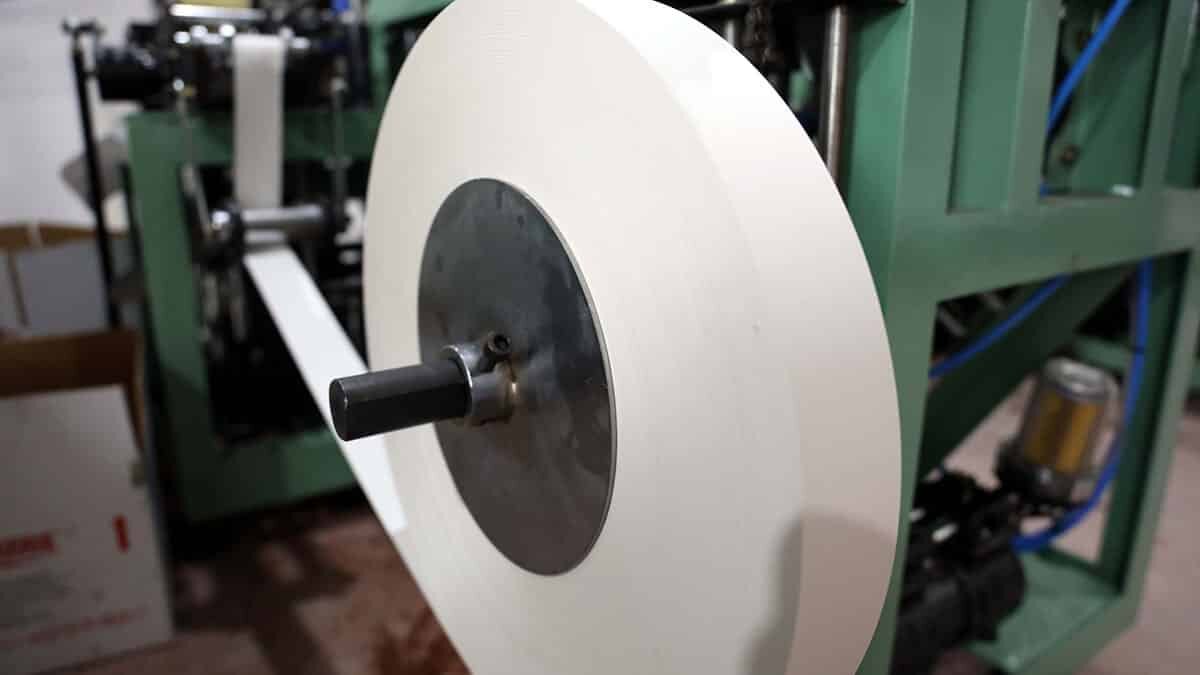 Gaziantepli girişimci Akay, koronavirüs sürecinde oluşan talep üzerine kurduğu tesiste günde 1.5 milyon tek kullanımlık karton bardak ürettiklerini söyledi.