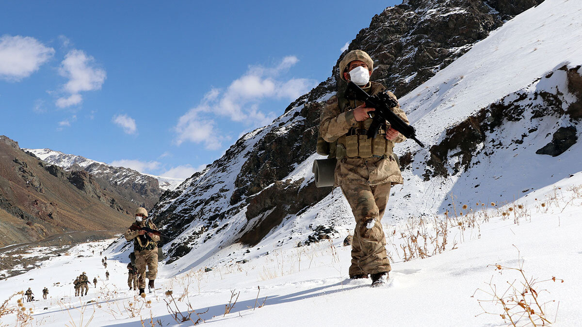 Van Güvenlik Korucuları Şehit ve Gazi Aileleri Federasyonu Başkanı Ayhan Kahraman, başarılı operasyonlarla teröre büyük darbe vuran 'Şimşekler Taburu'nun, teröristlerin korkulu rüyası olduğunu belirtti.