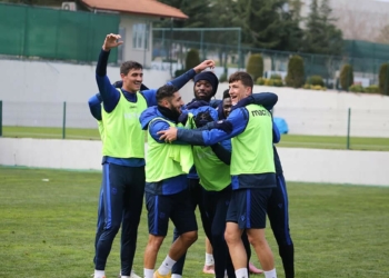 Fenerbahçe maçı hazırlıklarını 10 eksikle sürdürdü