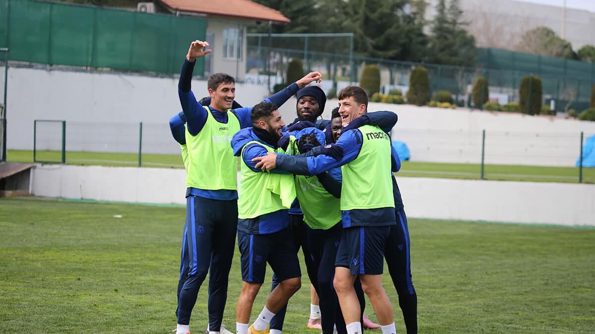 Fenerbahçe maçı hazırlıklarını 10 eksikle sürdürdü