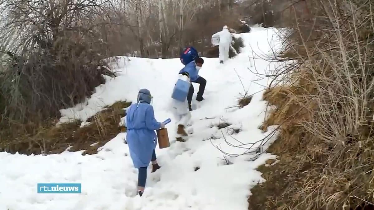 Hollanda Ulusal kanalı RTL Nieuws, Türkiye’nin her köşesine gidip vatandaşlara koronavirüs aşısı yapan Türk doktorlara övgü dolu sözler söyledi.