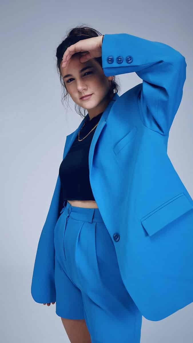 Tasarladıkları eğlenceli kostümlerle kar havuzuna atlayacak