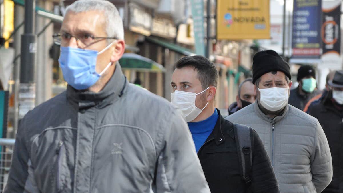 8-14 Şubat 2021 tarihleri arasında Covid-19 oransal olarak en fazla olduğu vaka sayılarının artış görüldüğü Ordu'da caddelerde insan yoğunluğu.