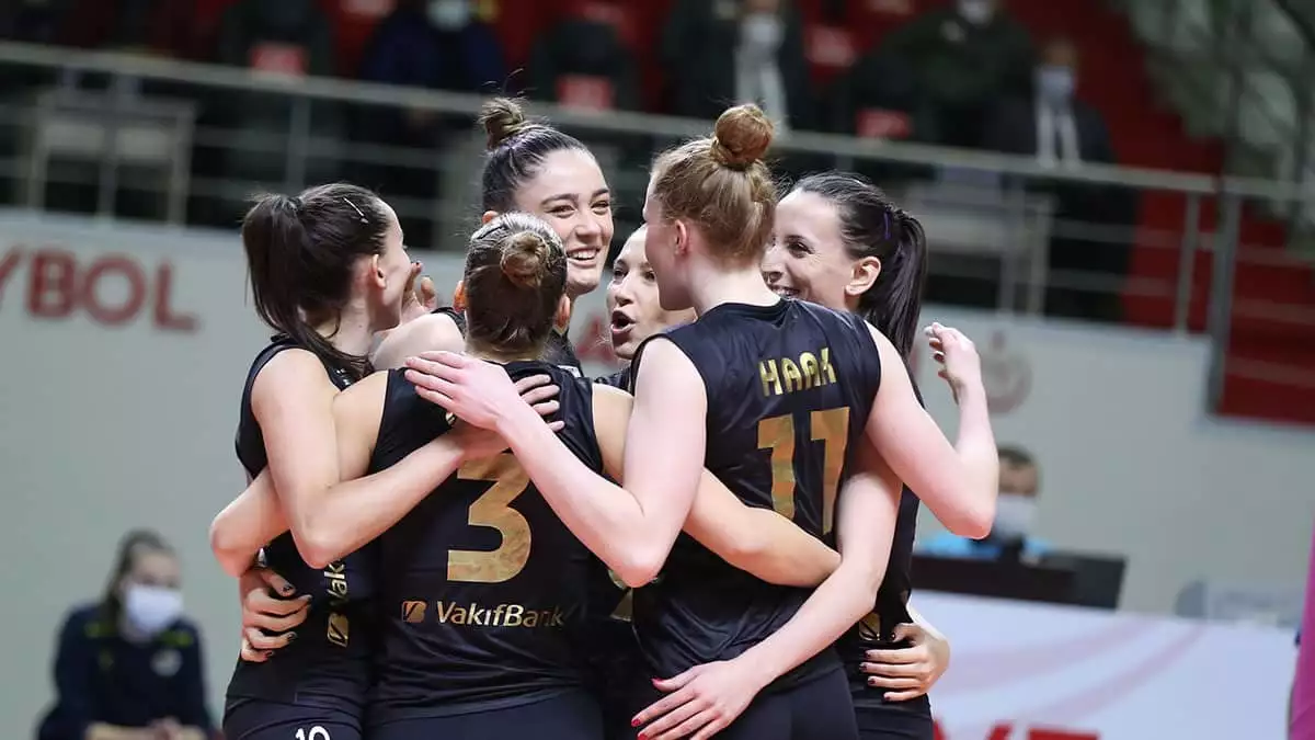 Vakıfbank liderliği garantiledi