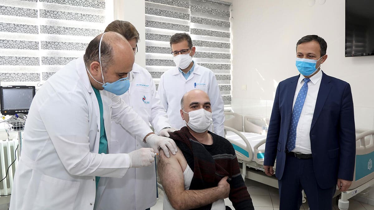 Yerli aşının Faz 2 çalışmalarında ilk doz uygulandı