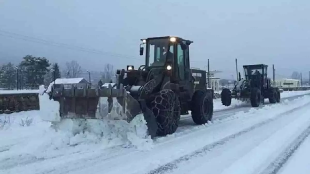 Yunanistan'da 250 bin kişi elektriksiz kaldı