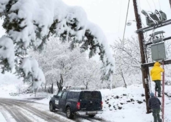 Yunanistan'da 250 bin kişi elektriksiz kaldı