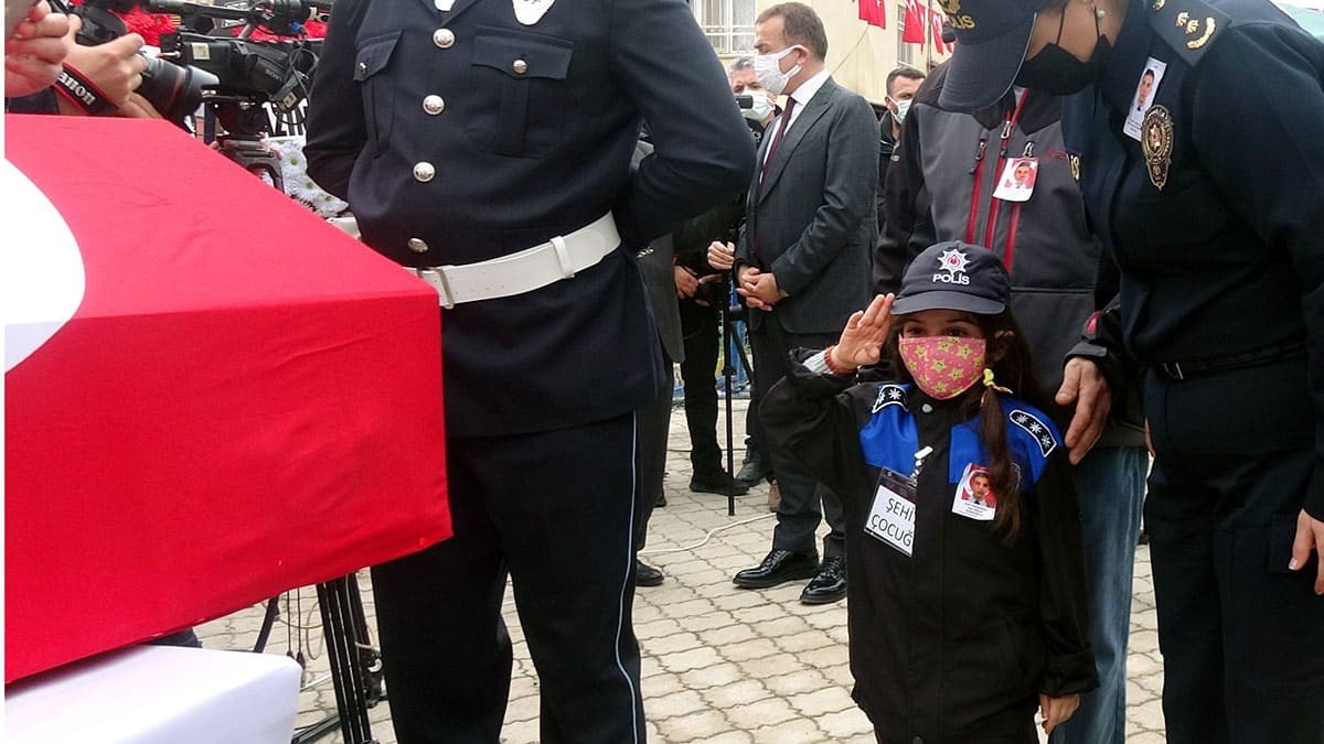Mersin şehidi Ahmet Yabalak toprağa verildi