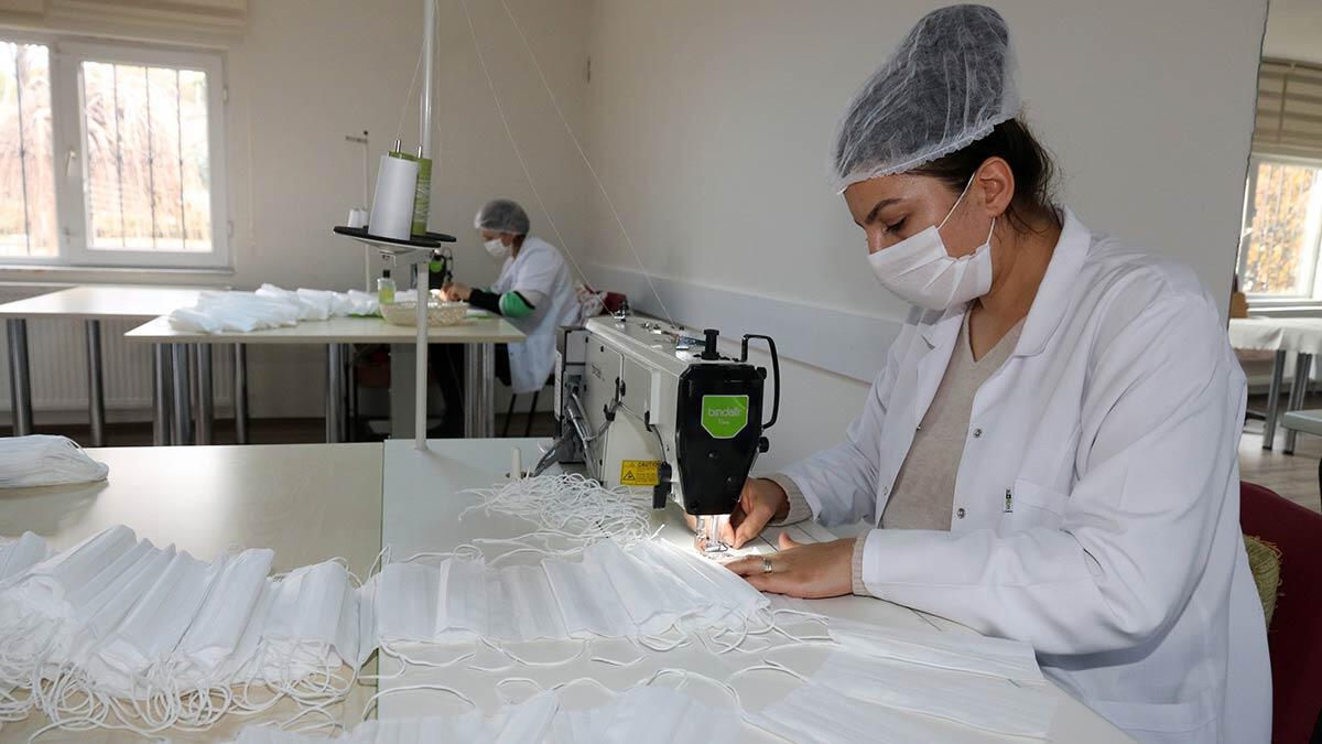 Çankaya Belediyesi ülkemizi etkileyen pandemi sürecinde Çankayalılara Ankara nüfusu kadar maske dağıtarak iyi bir sınav verdi.