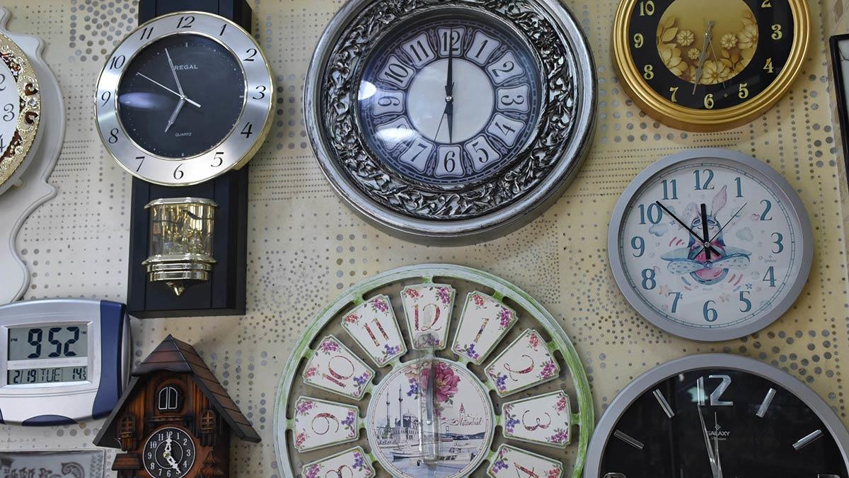 Saat tamirciliğini 41 yıldır sürdürüyor